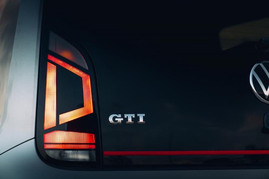 Детали экстерьера Volkswagen up! GTI 2020 года  (UK) (фото 2 из 40)